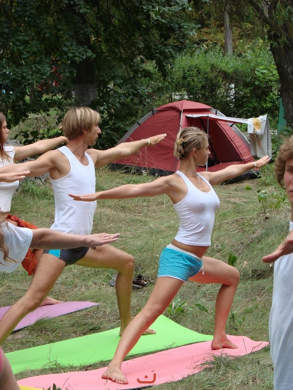 Практика йоги на фестивале в Количевке.