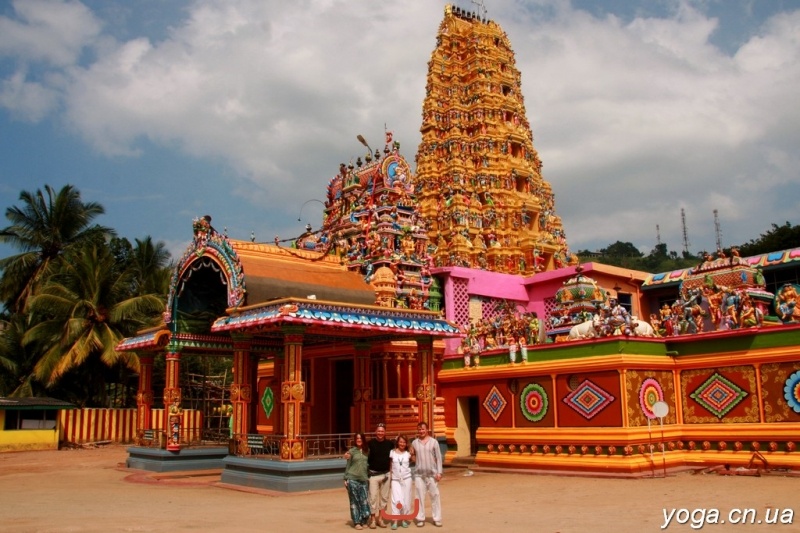 Красочный храм Сарасвати