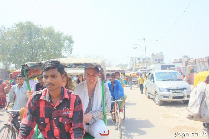 Индия. Рикши на дороге